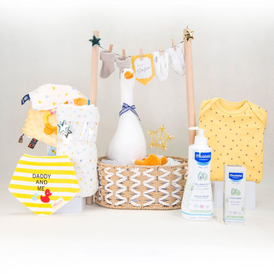 FANCY BABY GIFT SET HAMPER｜Plush Toys｜Triangle Bibs｜Romper｜Security Blanket｜Muslin Swaddle Blanket｜Mitten｜Cleansing Gel｜Facial Cream｜Socks｜精美BB禮品套裝禮籃｜毛絨公仔｜三角巾｜連身衣｜按撫巾｜單層竹棉包被｜手套｜髮膚沐浴啫喱｜ 水份潤面霜｜襪