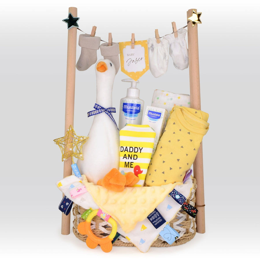 FANCY BABY GIFT SET HAMPER｜Plush Toys｜Triangle Bibs｜Romper｜Security Blanket｜Muslin Swaddle Blanket｜Mitten｜Cleansing Gel｜Facial Cream｜Socks｜精美BB禮品套裝禮籃｜毛絨公仔｜三角巾｜連身衣｜按撫巾｜單層竹棉包被｜手套｜髮膚沐浴啫喱｜ 水份潤面霜｜襪