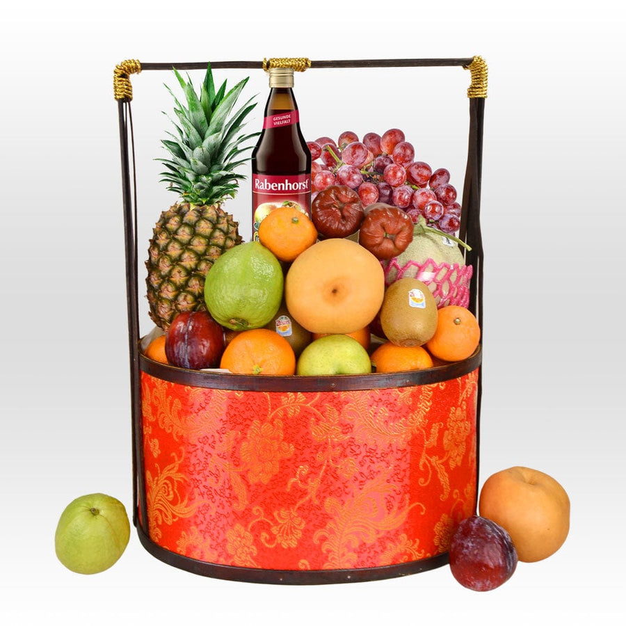 A VWOWGIFTS FRUITY AFFAIR Hamper filled with fruit.
