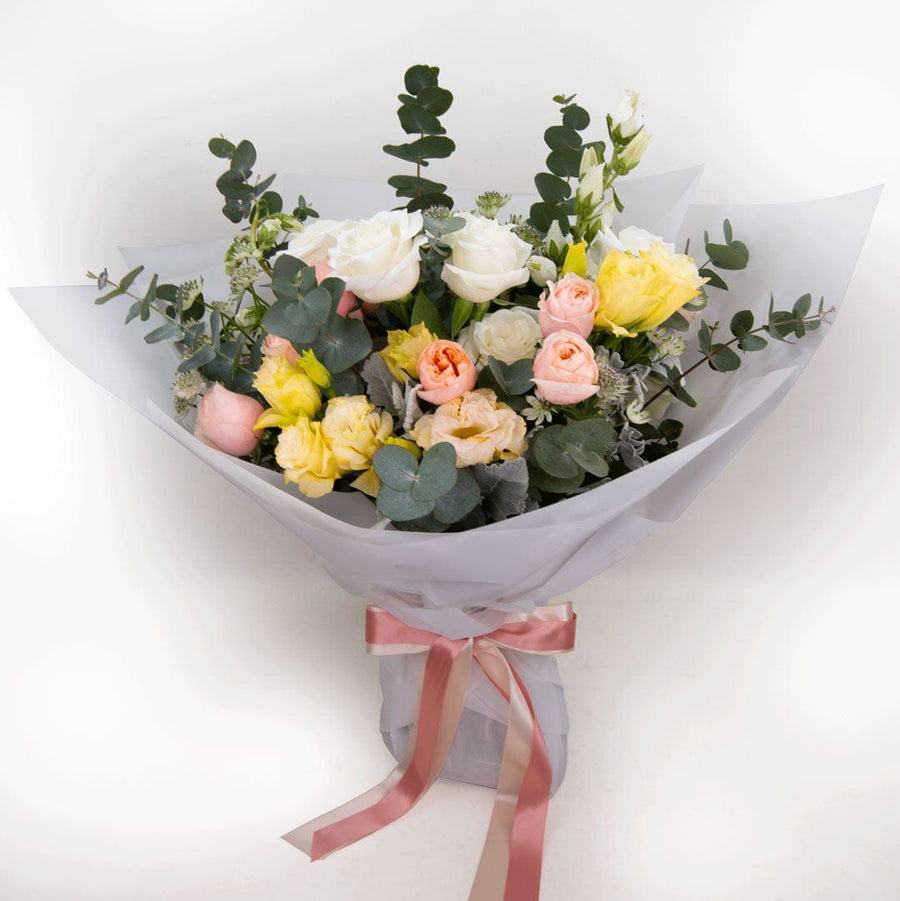 FIRST LOVE HAMPER｜Rose｜Sprayrose｜Eustoma｜Seasonal Foilage｜初戀禮籃｜小玫瑰｜桔梗花｜時令伴草