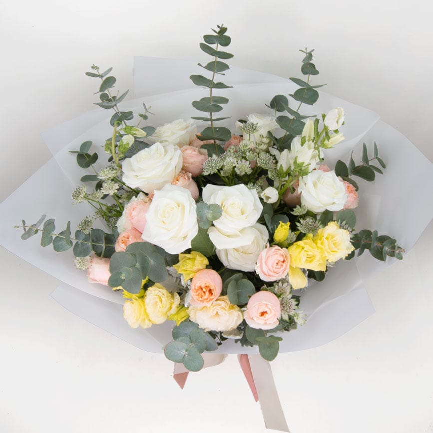 FIRST LOVE HAMPER｜Rose｜Sprayrose｜Eustoma｜Seasonal Foilage｜初戀禮籃｜小玫瑰｜桔梗花｜時令伴草