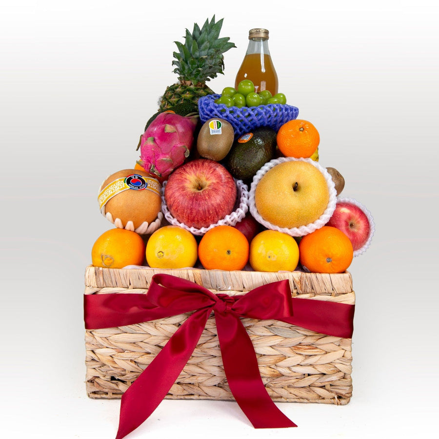 CLASSIC FRUIT HAMPER｜freshly imported fruits｜Japanese Premium Apple Juice｜Rattan Storage Basket｜Complimentary Message Card｜經典水果禮籃｜新鮮進口水果｜日本青森蘋果汁｜木柄手提籃｜免費心意卡