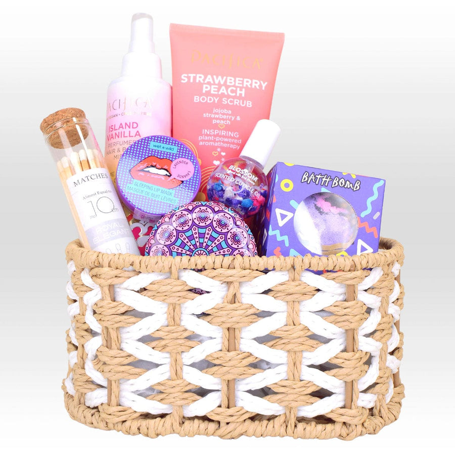 DREAMY NIGHT HAMPER｜Body Scrub｜Hair and Body Fragrance Mist｜Bath Bomb｜Dried Flower Scented Candle｜Candles Matches｜Sleeping Lip Mask｜Cuticle Oil｜Oval Woven Storage Box-Standard｜Complimentary Message Card｜夢幻之夜禮籃｜身體磨砂膏｜頭髮和身體芳香噴霧｜沐浴氣泡彈｜香薰蠟燭｜蠟燭專用火柴｜睡眠唇膜｜角質層油｜免費心意卡