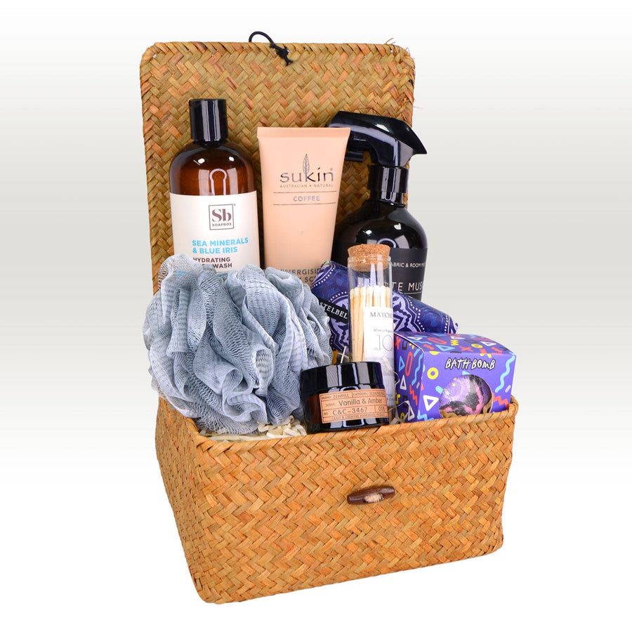 A wicker basket with the VWOWGIFTS FRESH VITALITY BATH FRAGRANCE GIFT BOX in it.