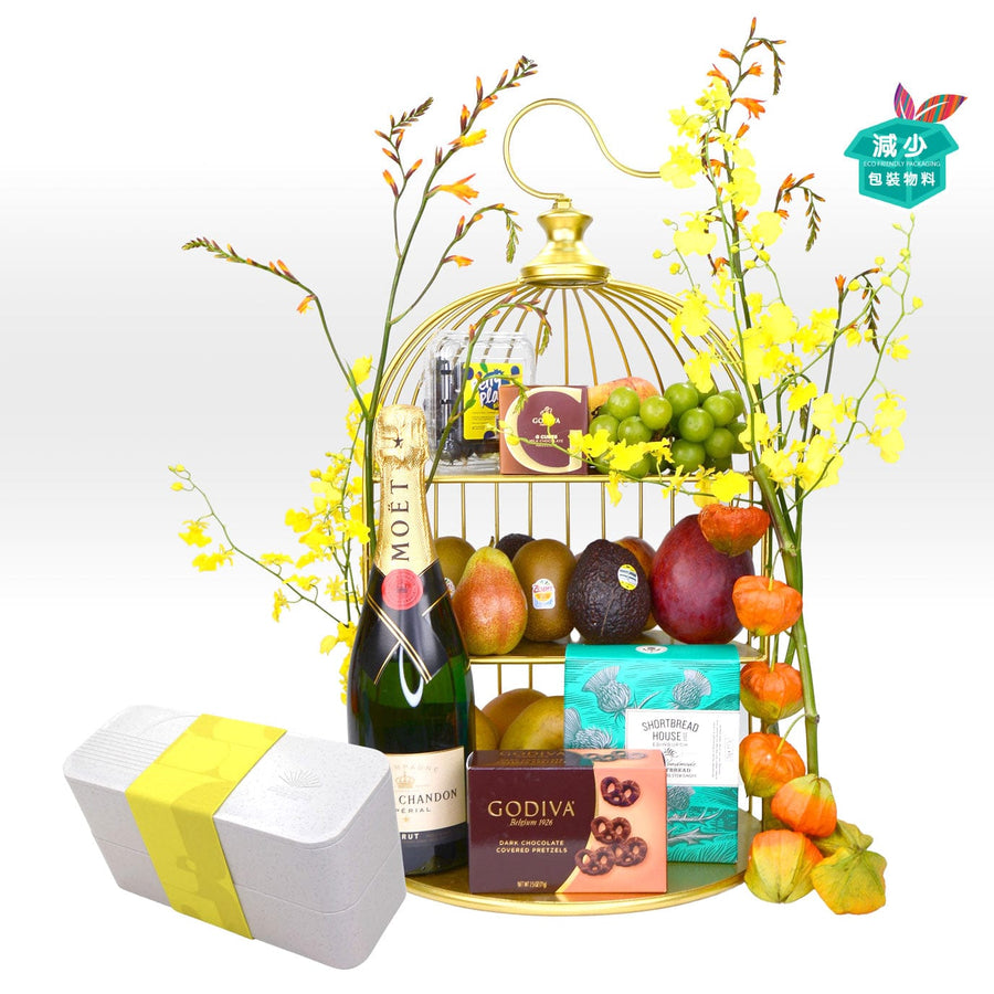 A VWOWGIFTS Garden Moonlight Mid-Autumn Festival Hamper with The Landmark Mandarin Oriental Mooncake filled with fruit and chocolates.