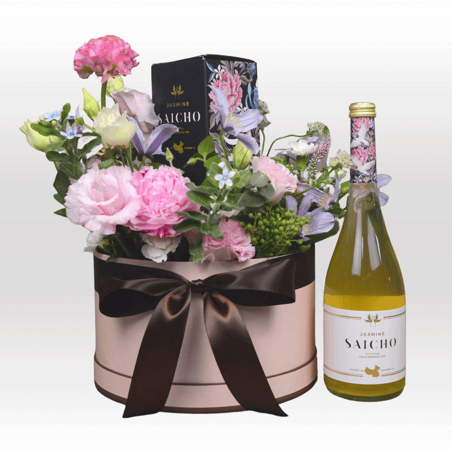 A SPRING INTO SUMMER FLOWER GIFT SET by VWOWGIFTS in a box.