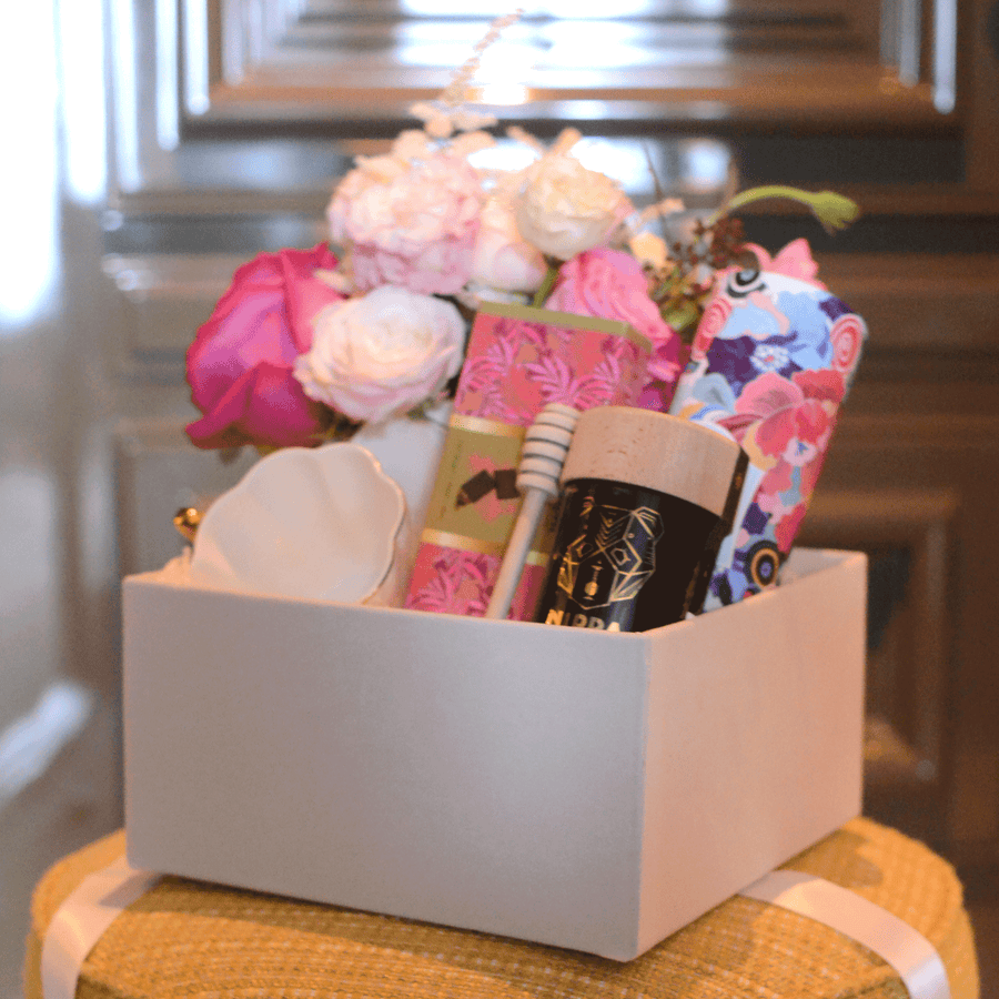 A box with VIVCIOUS FLOWER GIFT SET and a stick from VWOWGIFTS.